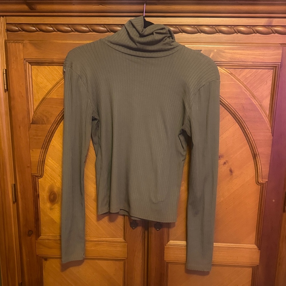 Derek Heart Olive Green Ribbed Crop Top